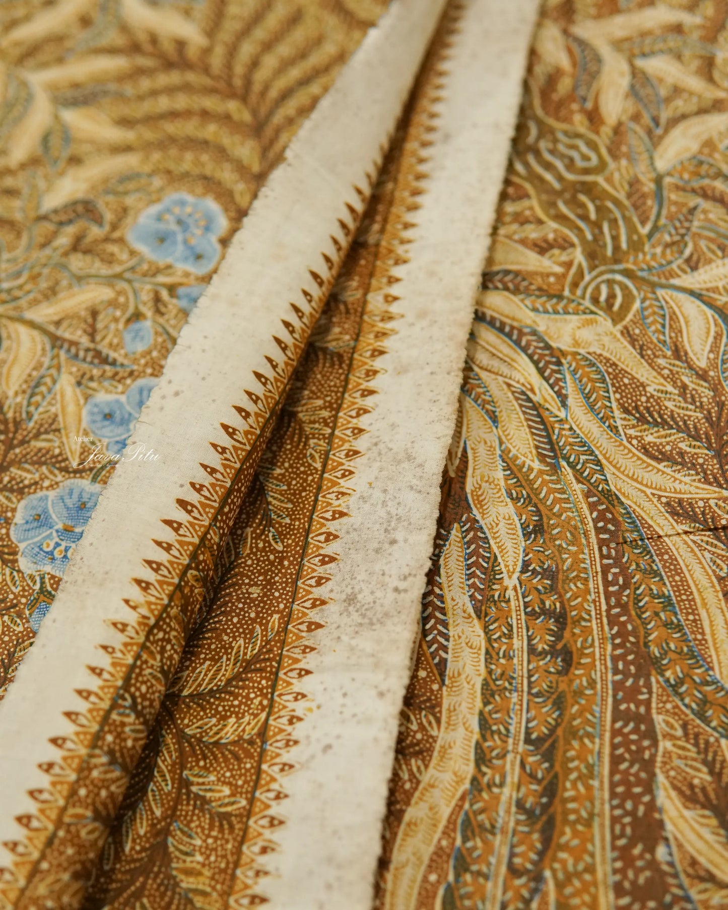 Batik Peranakan Phoenix Signed: Na Swan Hien | Category: Batik Peranakan | Motif: Phoenix | Kedungwuni, circa 1950s Technique: Batik Tulis