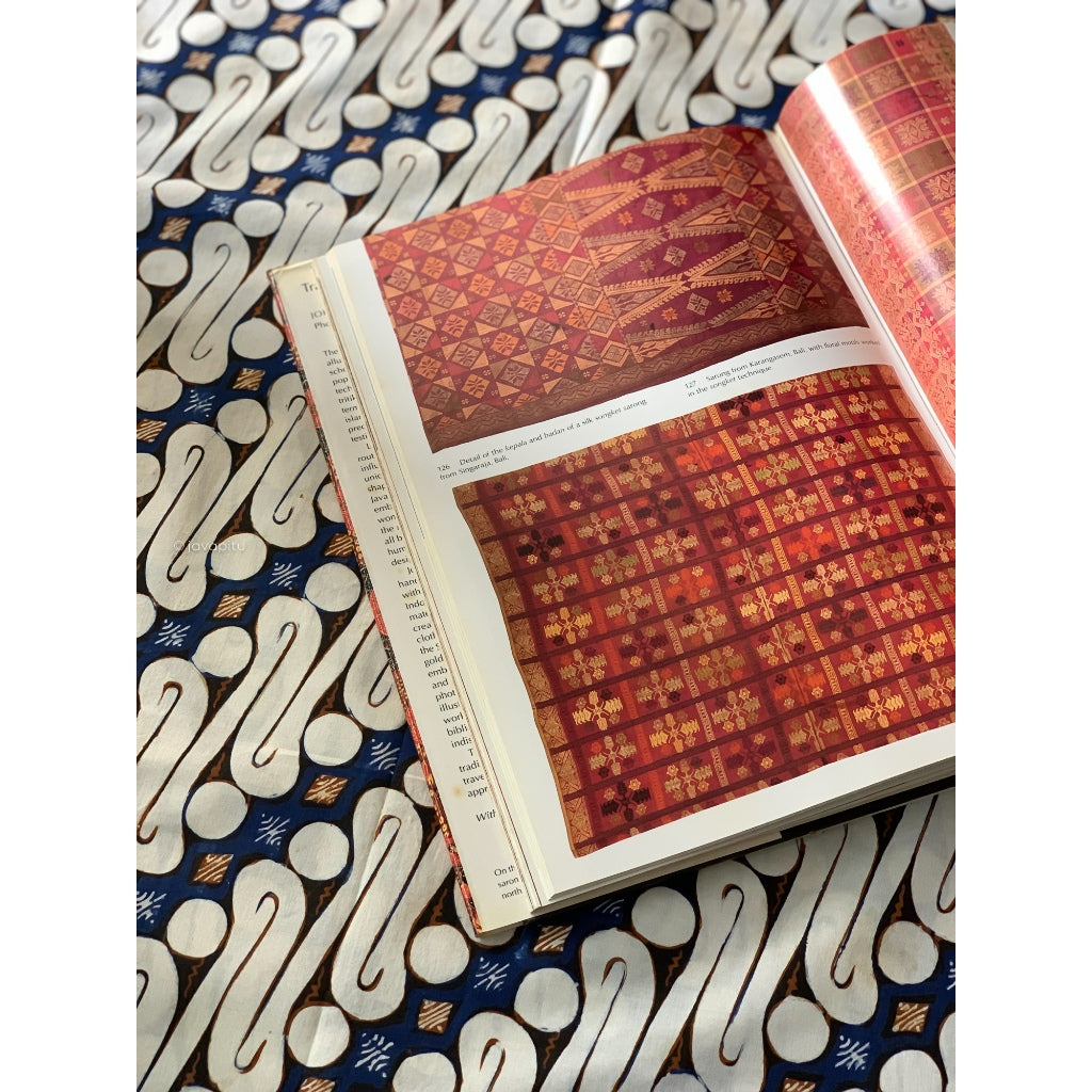 Buku Batik Kuno - Traditional Indonesian textiles