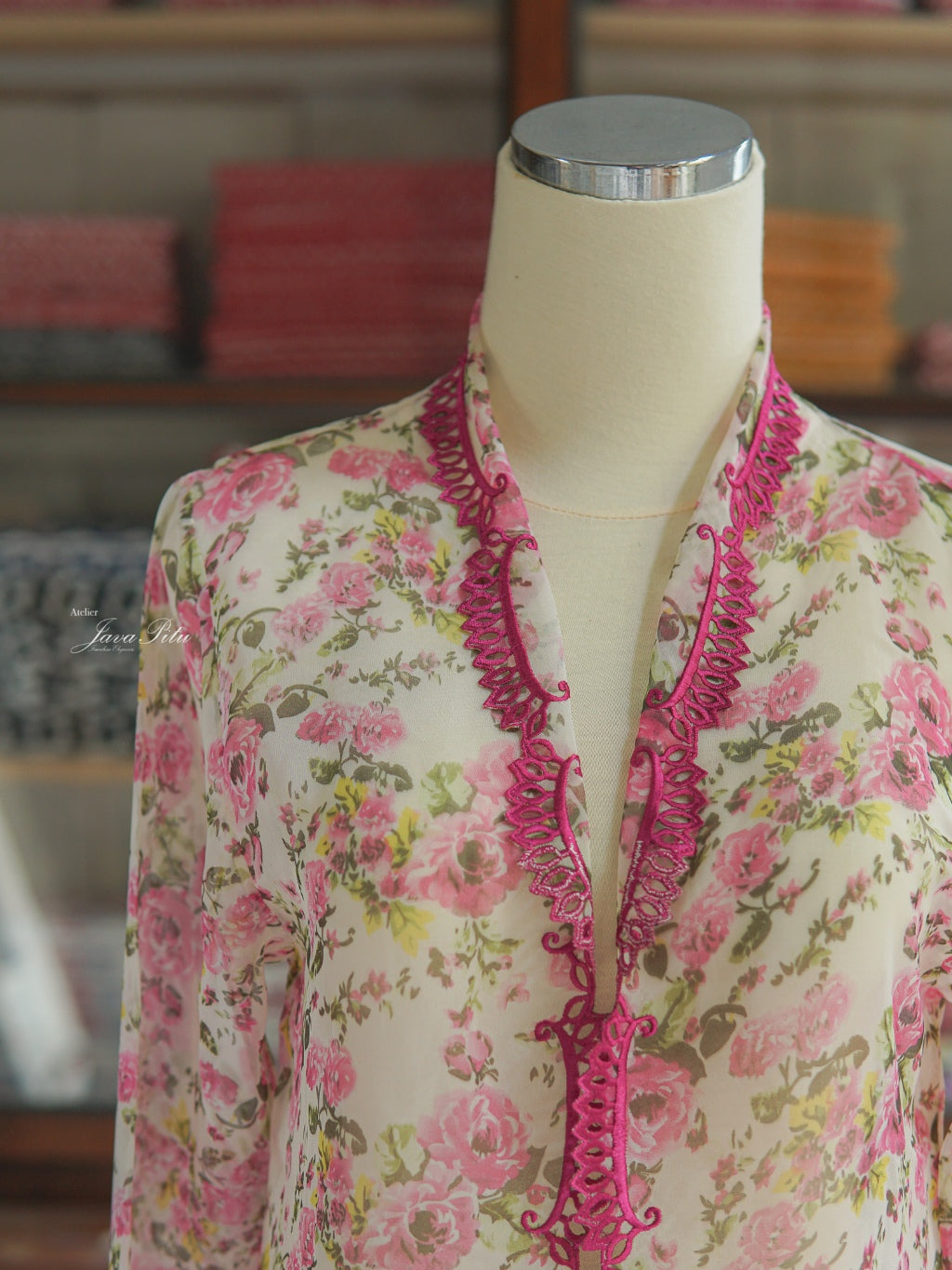 JavaPitu - Kebaya Peranakan Outer Magenta - 6410