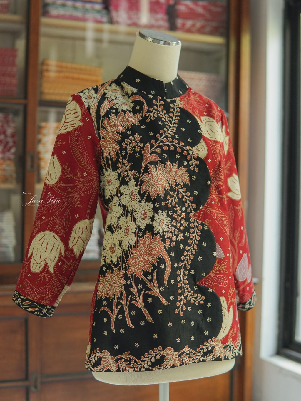 JavaPitu - Blouse Lace Van Java - Noctarubi - 6421