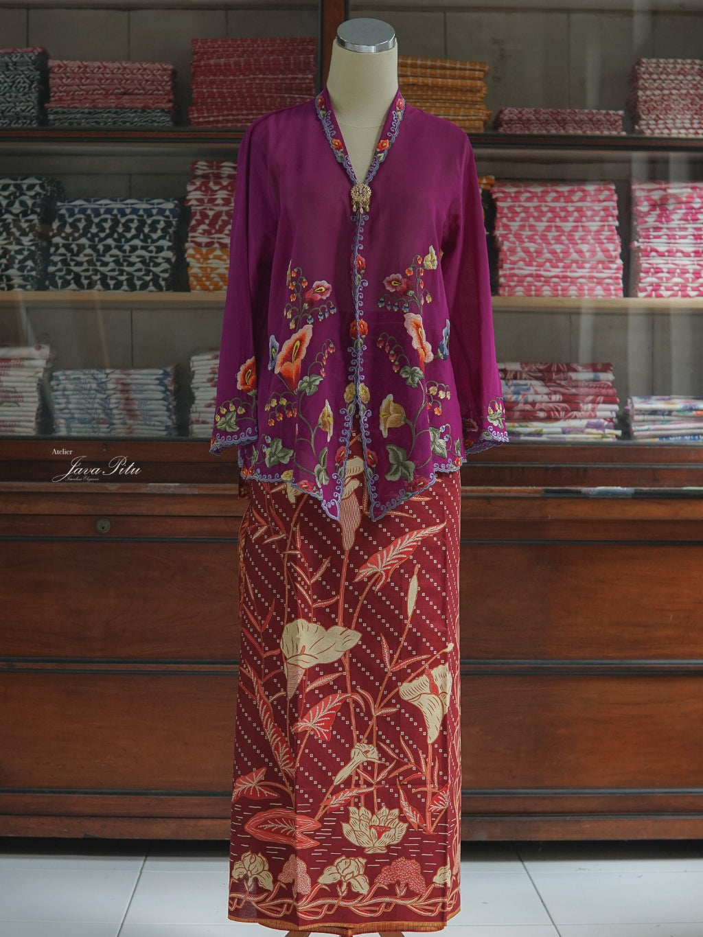 JavaPitu - Kebaya Peranakan Royal Trumpet - Handmade Embroidery - 6406