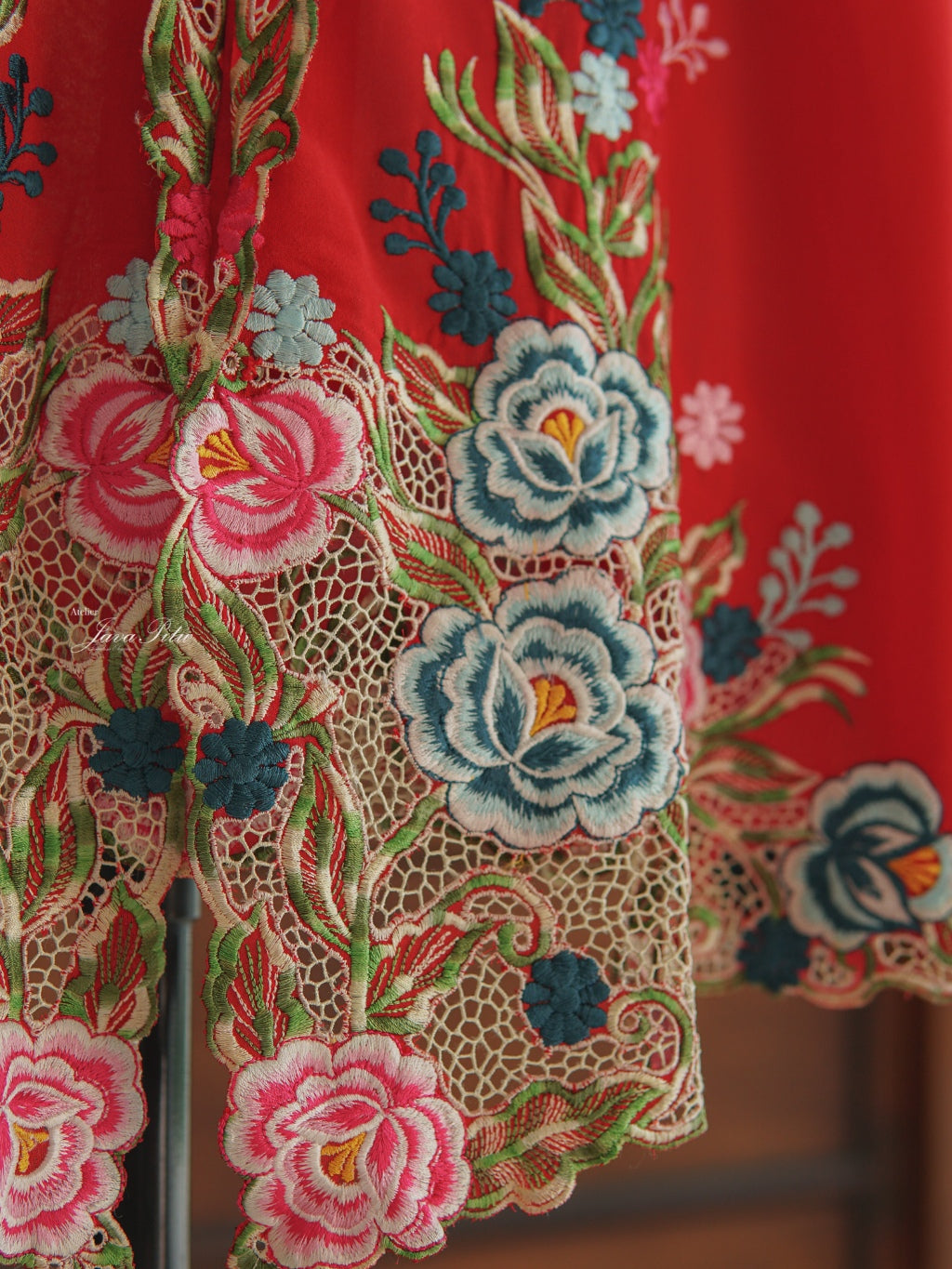 Kebaya Flower Gradation - JavaPitu