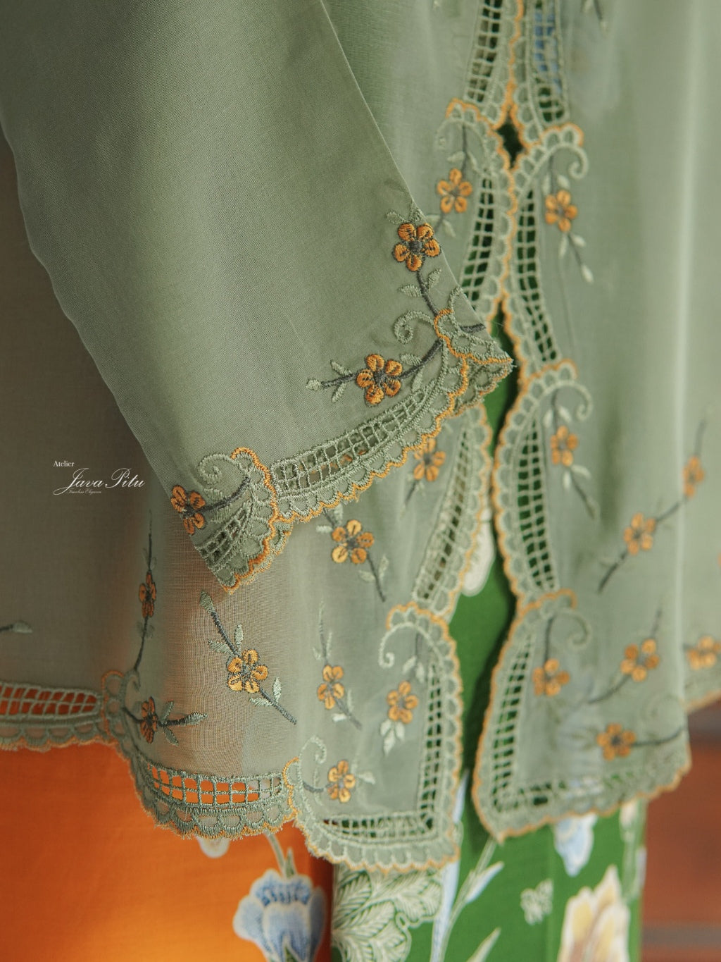 JavaPitu - Kebaya Peranakan Sage Kembang Kuning - Kerancang