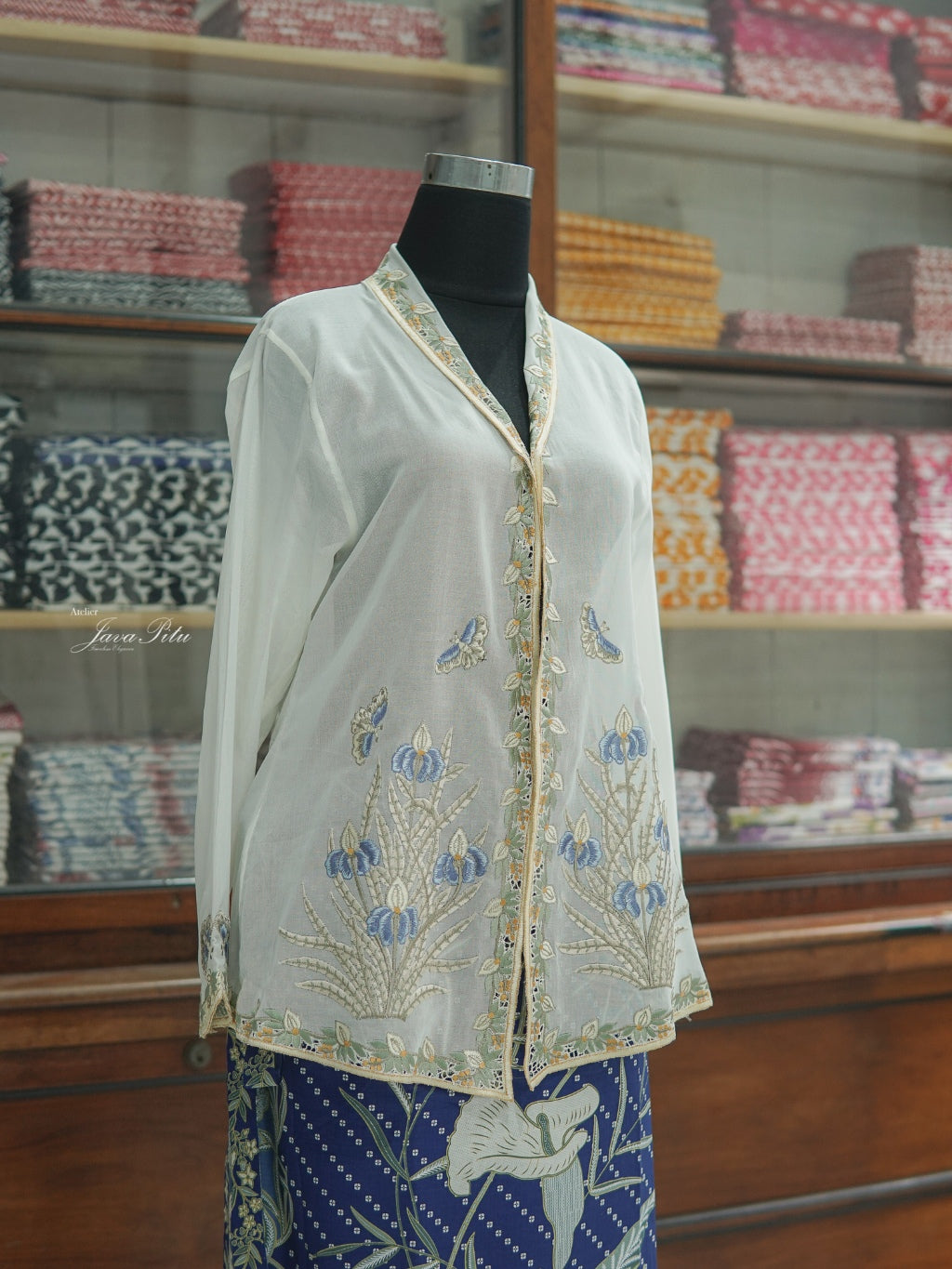 JavaPitu - Kebaya Iris Flower - Handmade - 6403
