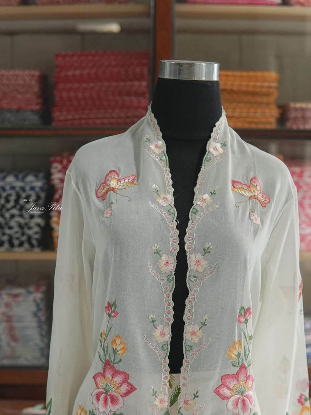 JavaPitu - Kebaya Outer Peranakan - White Pesona Raya - Handmade Embroidery
