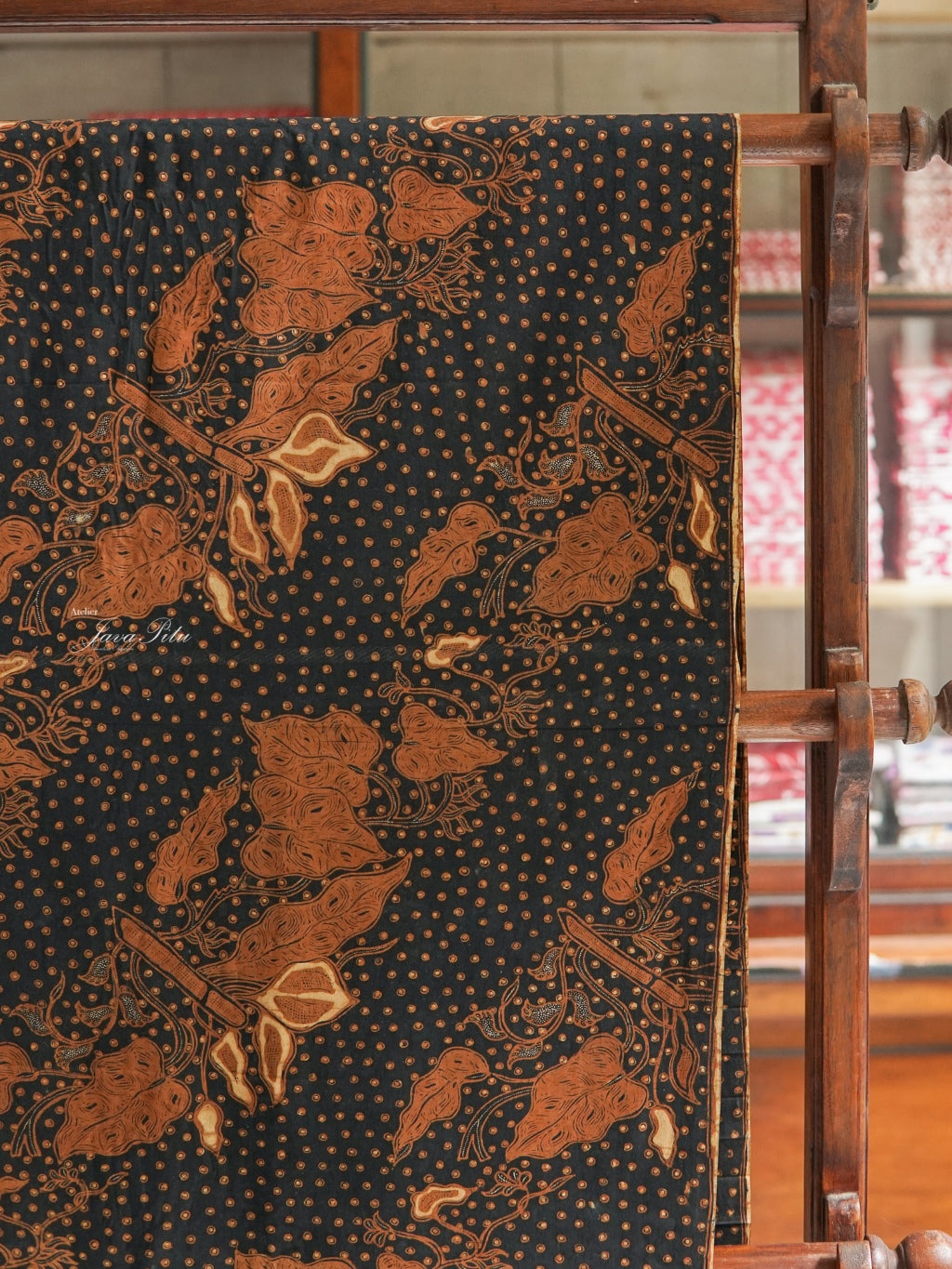 JavaPitu - Batik Tulis Sogan lawasan - Kembang Lotus latar Brinthik