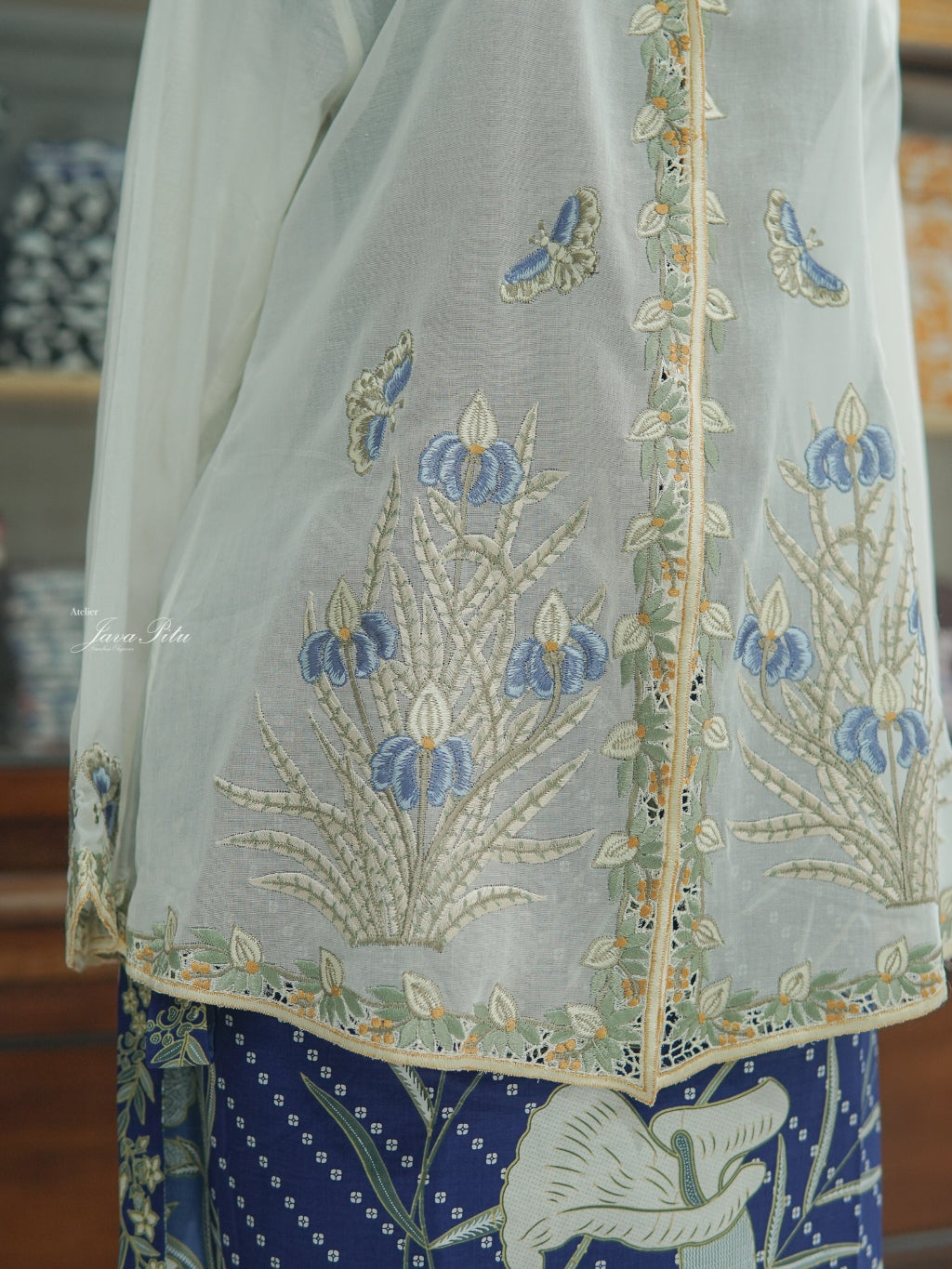 JavaPitu - Kebaya Iris Flower - Handmade - 6403
