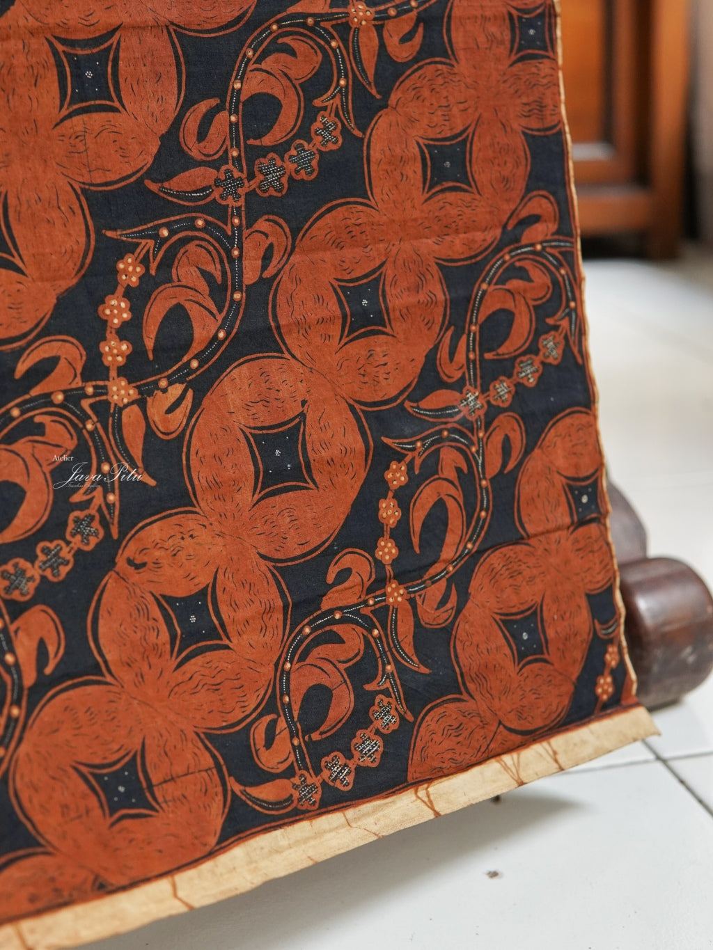 JavaPitu - Batik Tulis Sogan lawasan - Kawung Seling Kembang