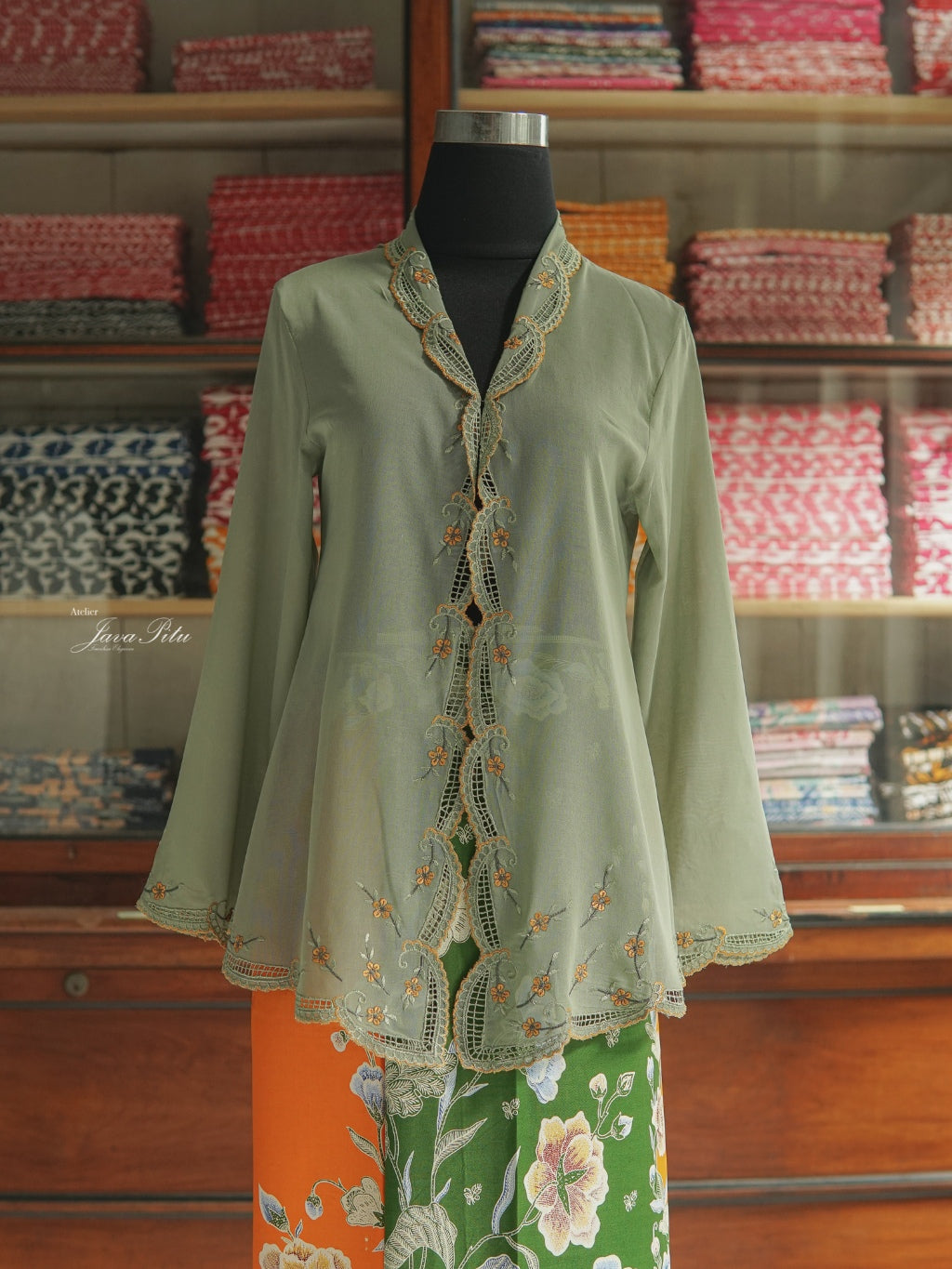 JavaPitu - Kebaya Peranakan Sage Kembang Kuning - Kerancang