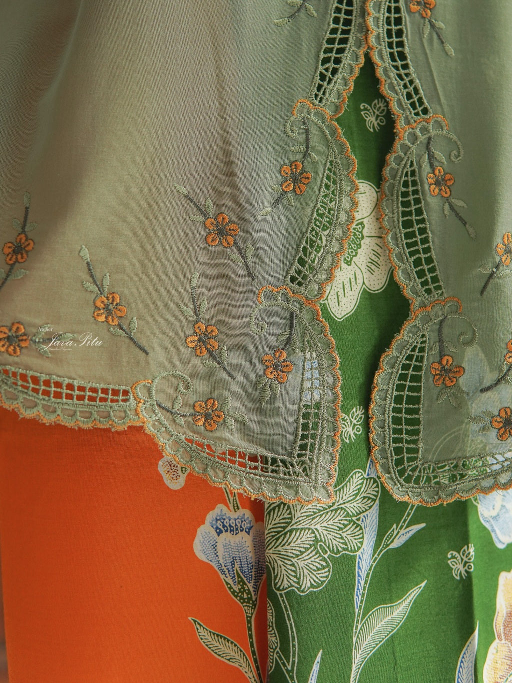 JavaPitu - Kebaya Peranakan Sage Kembang Kuning - Kerancang