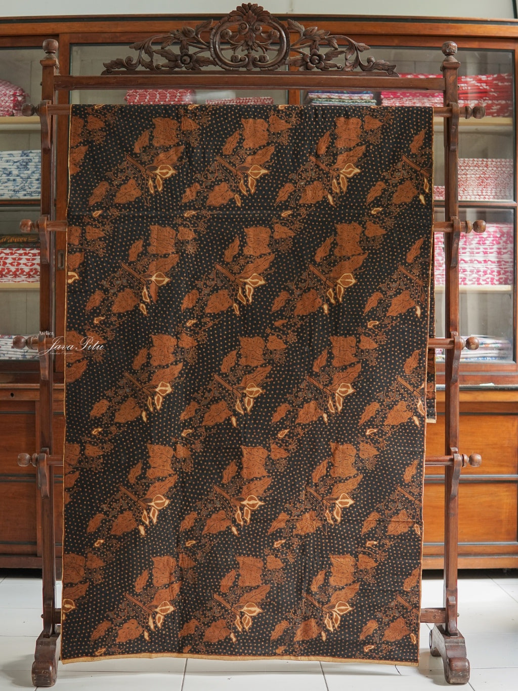 JavaPitu - Batik Tulis Sogan lawasan - Kembang Lotus latar Brinthik