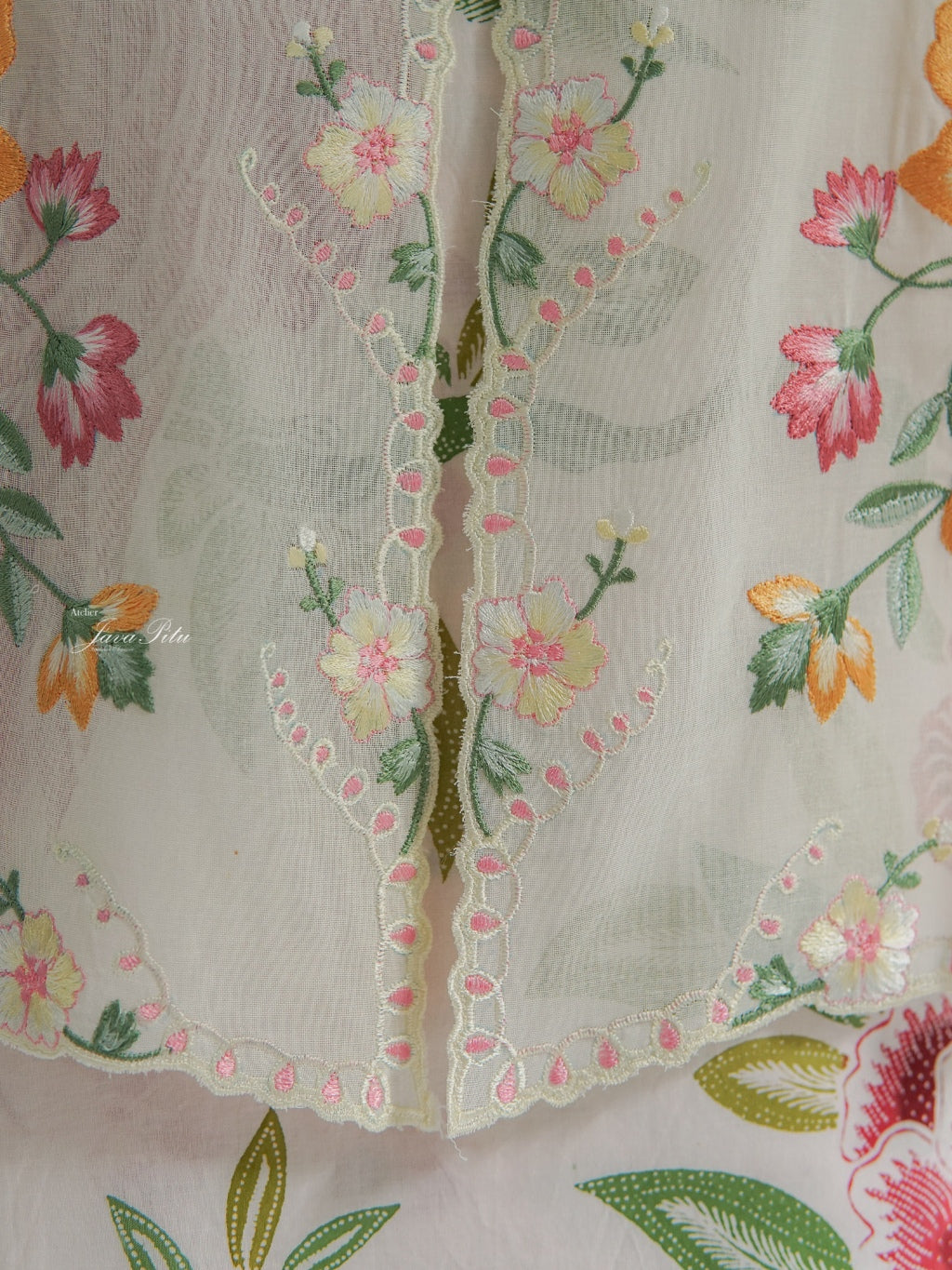 JavaPitu - Kebaya Outer Peranakan - White Pesona Raya - Handmade Embroidery