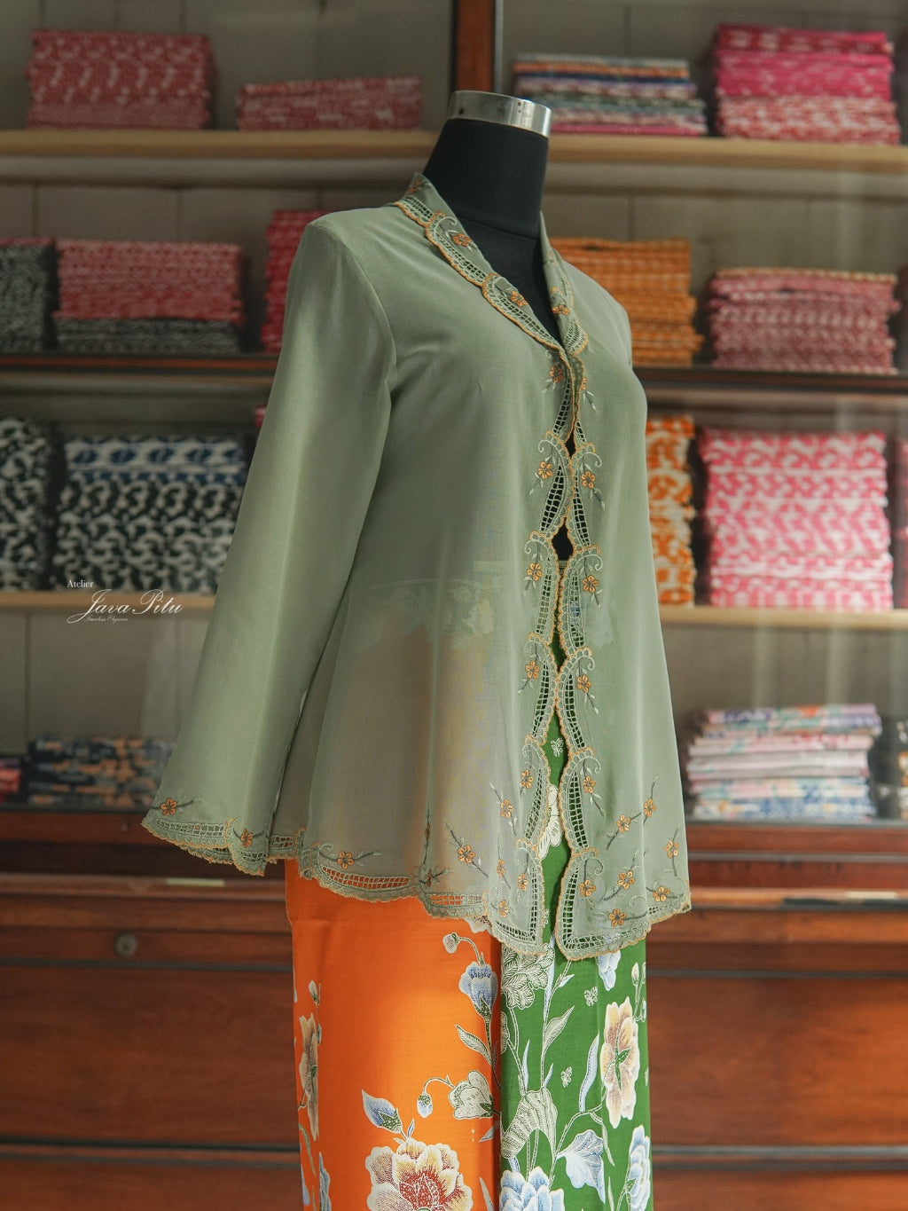 JavaPitu - Kebaya Peranakan Sage Kembang Kuning - Kerancang
