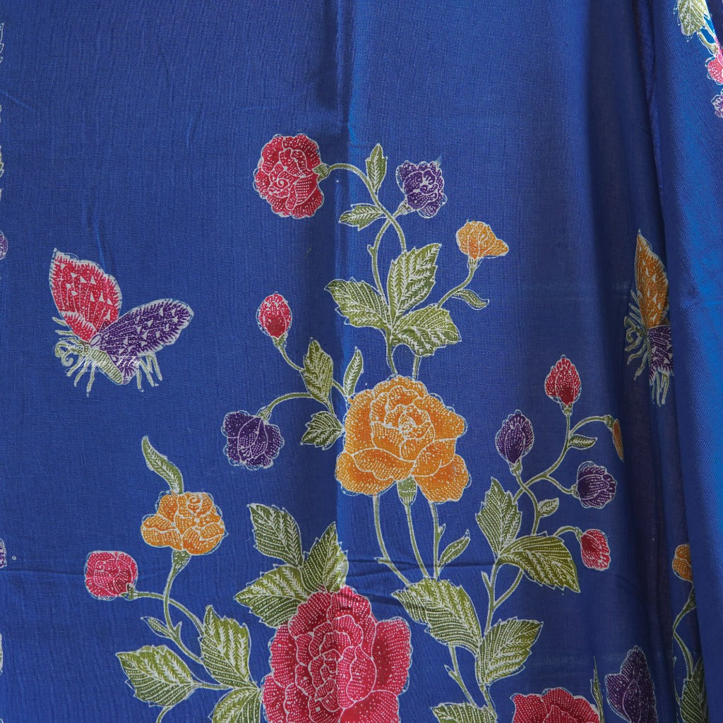 JavaPitu - Sarung Batik Cap Rayon Paris Handmade - Bunga Mawar IndigoHarmony