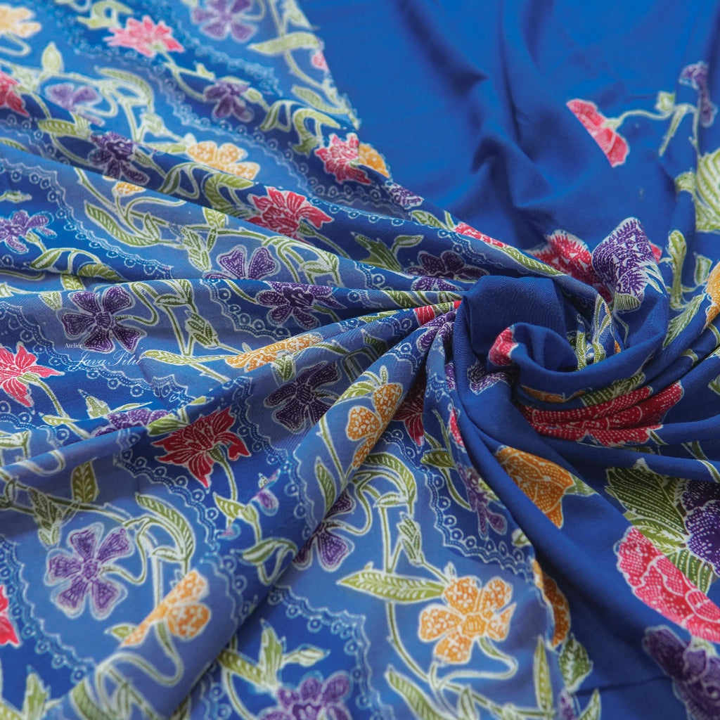 JavaPitu - Sarung Batik Cap Rayon Paris Handmade - Bunga Mawar IndigoHarmony