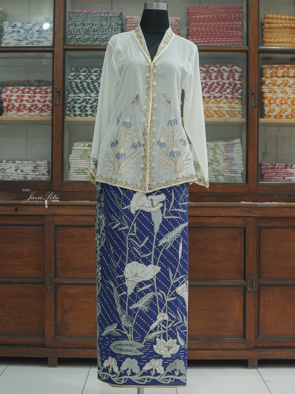 JavaPitu - Kebaya Iris Flower - Handmade - 6403