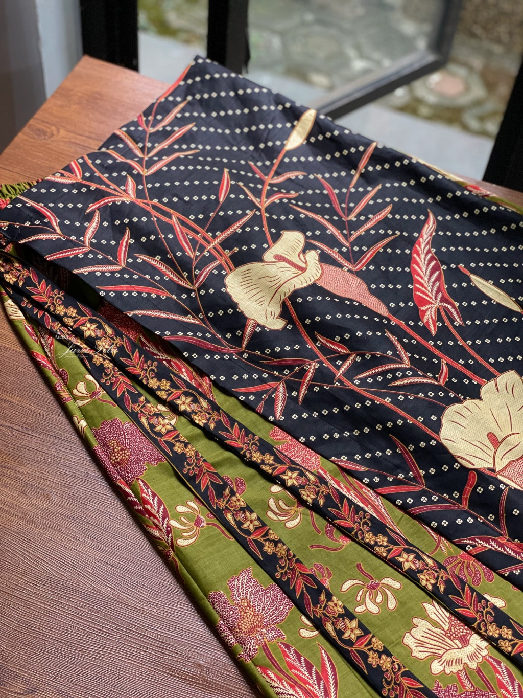 JavaPitu - Celana Batik Katun Paraya Series - Arum Lily - Kain Lilit - Rok Lilit - Sarung Lilit