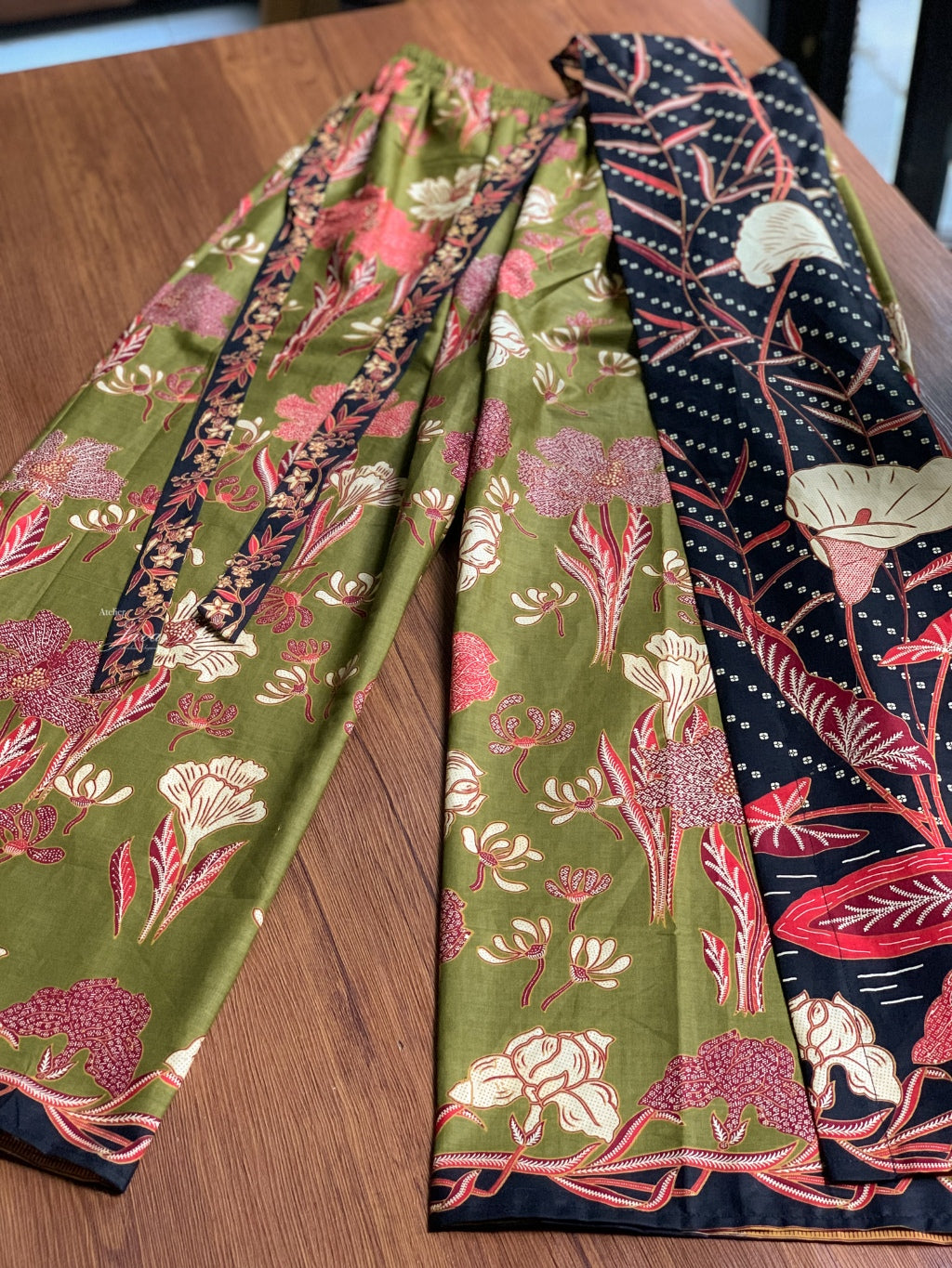 JavaPitu - Celana Batik Katun Paraya Series - Arum Lily - Kain Lilit - Rok Lilit - Sarung Lilit