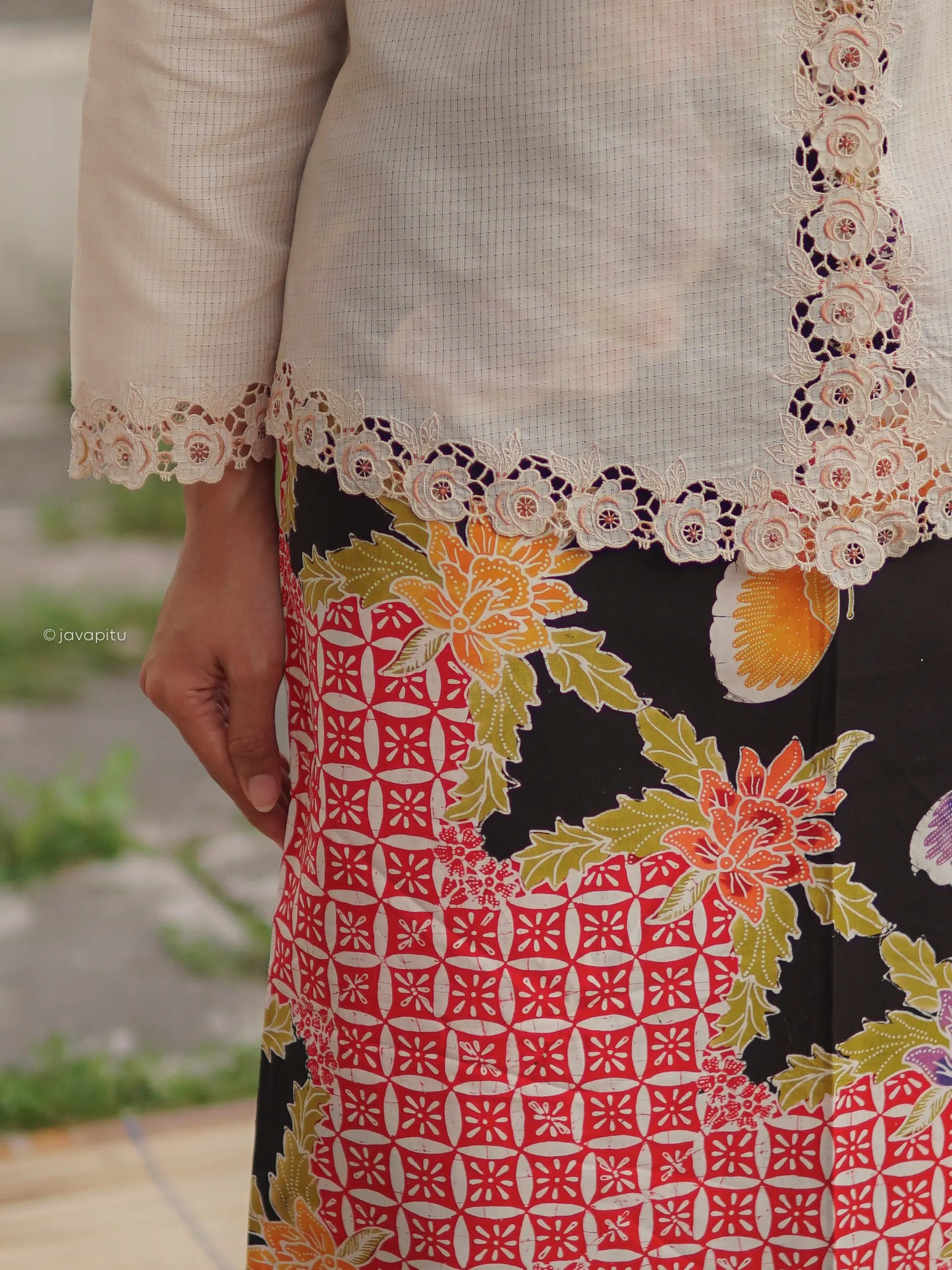 Batik Cap Tradisional - Kupu Hokokai warna Hitam Merah - Javapitu