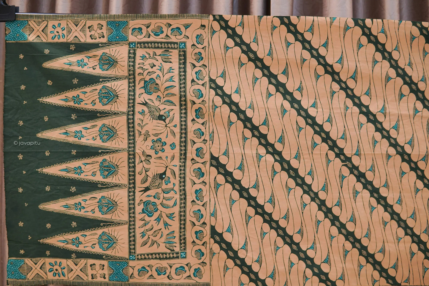 Lawasan : Selendang Batik Tulis Cirebon - Tumpal Parang - Ca.1970