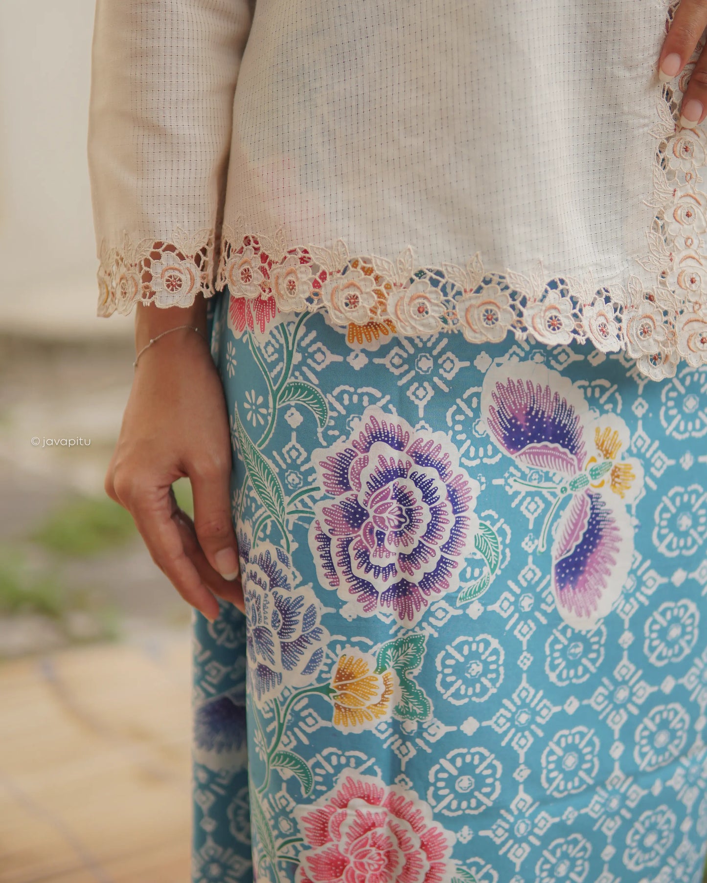 Batik Tulis Cap Tradisional - Hokokai Jlamprang Biru - Javapitu