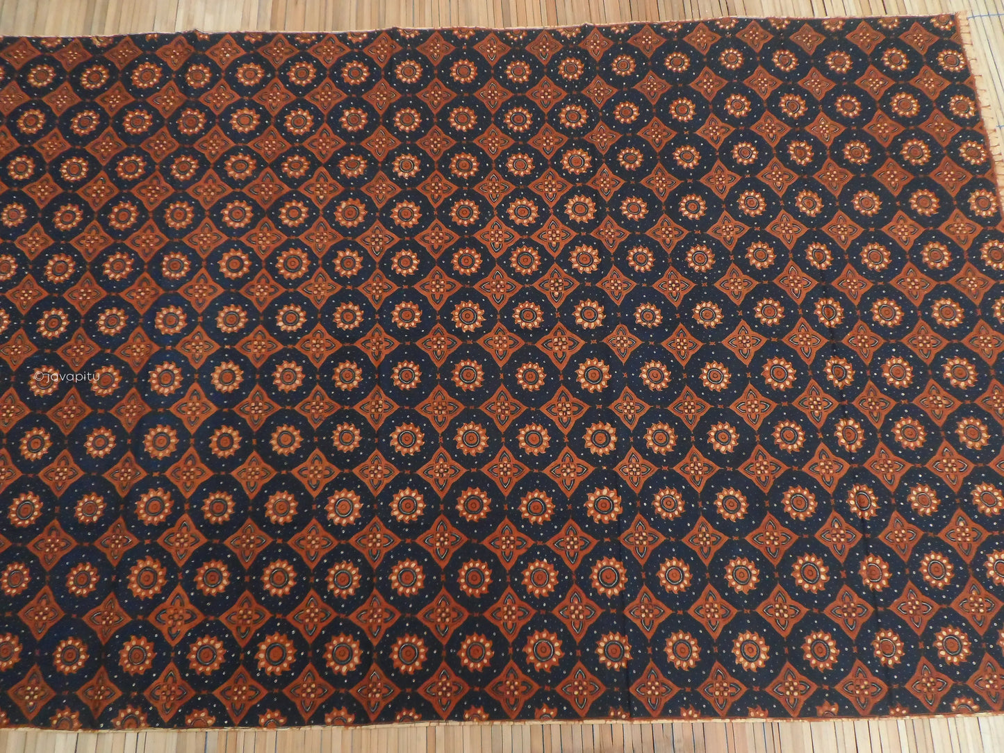 Lawasan: Batik Tulis Sogan Solo - Ceplok Matahari - Ca.1960