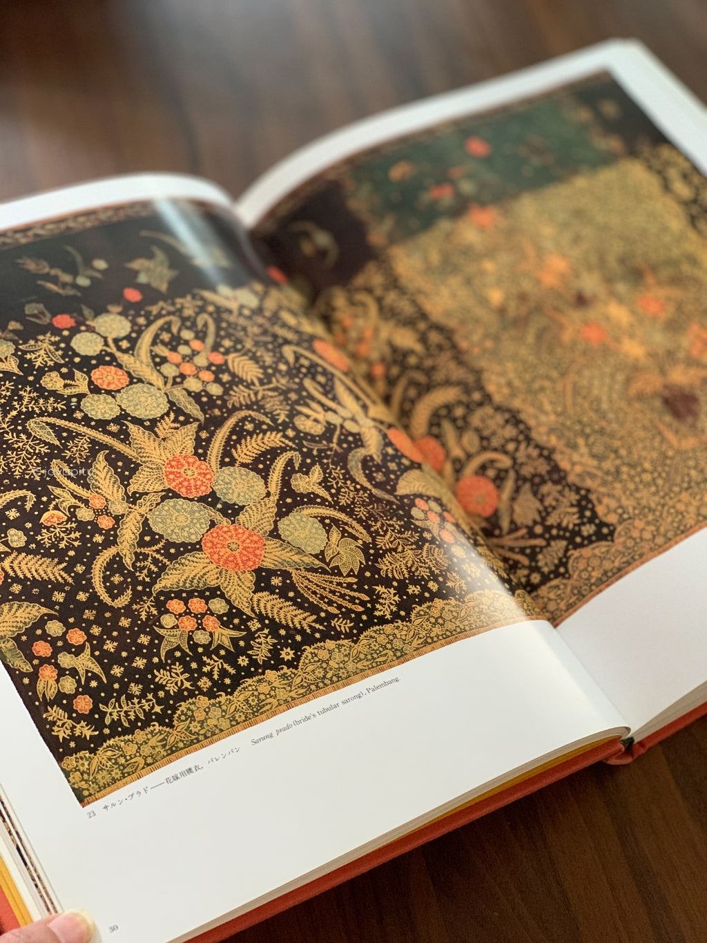 Buku Batik Kolektor : Kain Prada Gold Chintz - Hirayama Collection