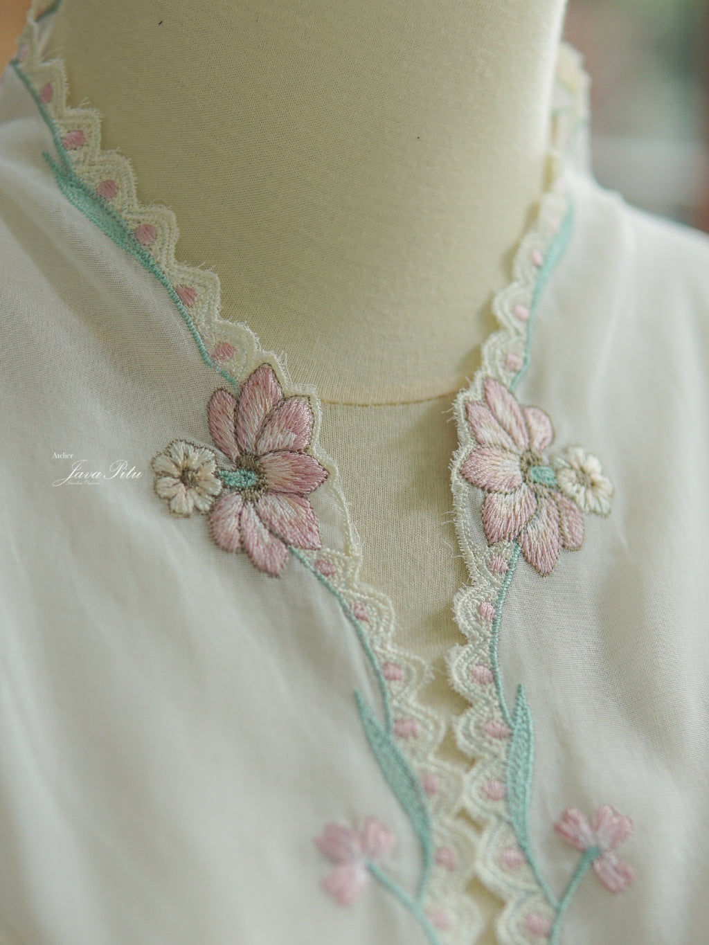 JavaPitu - Kebaya Peranakan Floresca Cheongsam - Handmade Embroidery - 6422