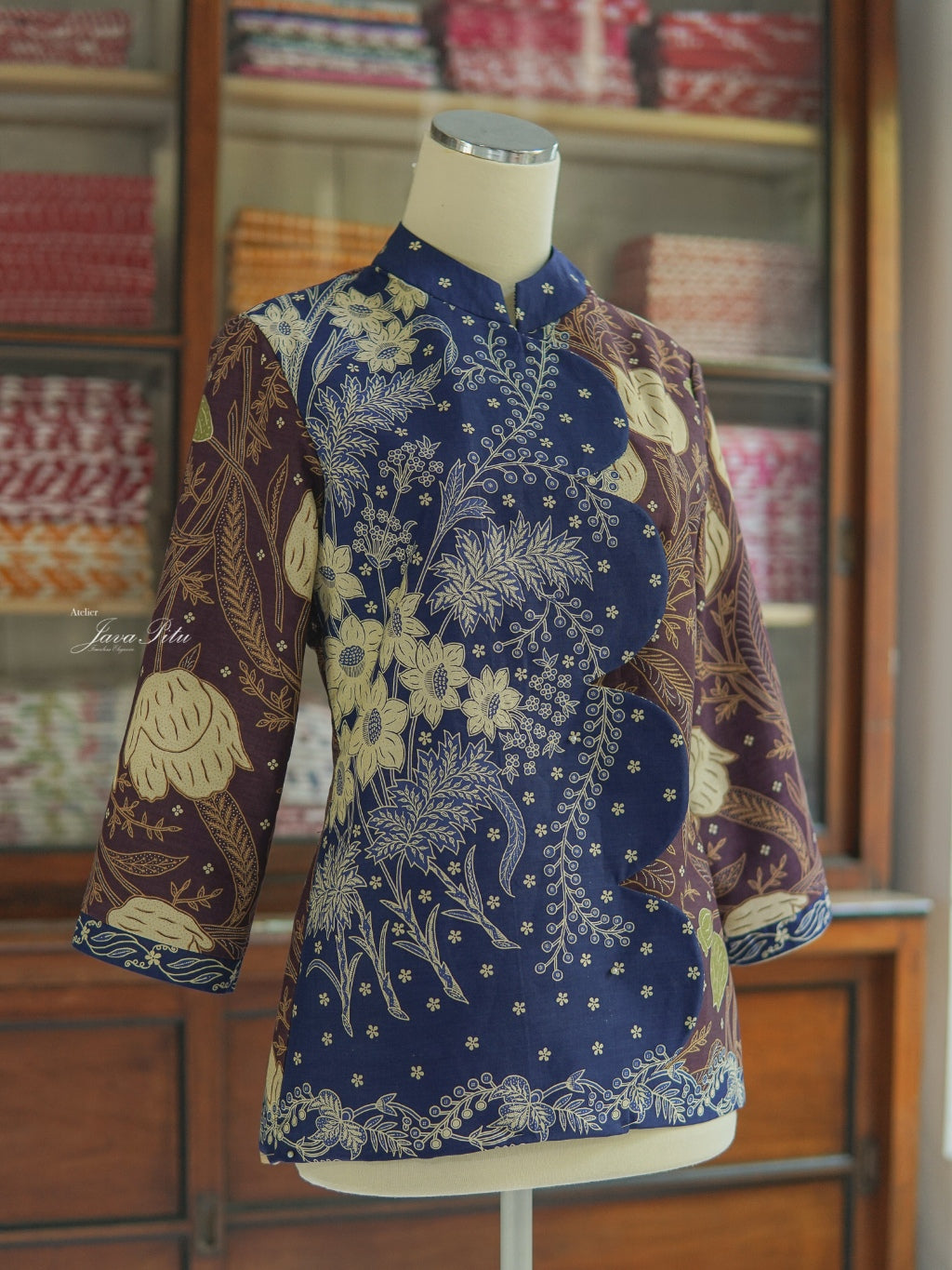 JavaPitu - Blouse Lace Van Java - Viocelis - 6421