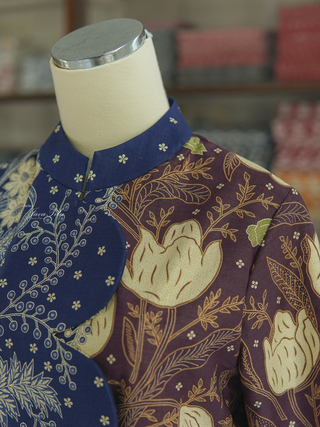 JavaPitu - Blouse Lace Van Java - Viocelis - 6421
