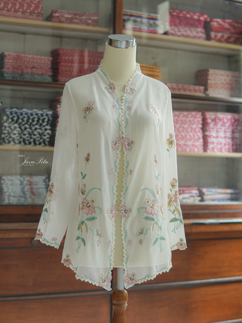 JavaPitu - Kebaya Peranakan Floresca Cheongsam - Handmade Embroidery - 6422