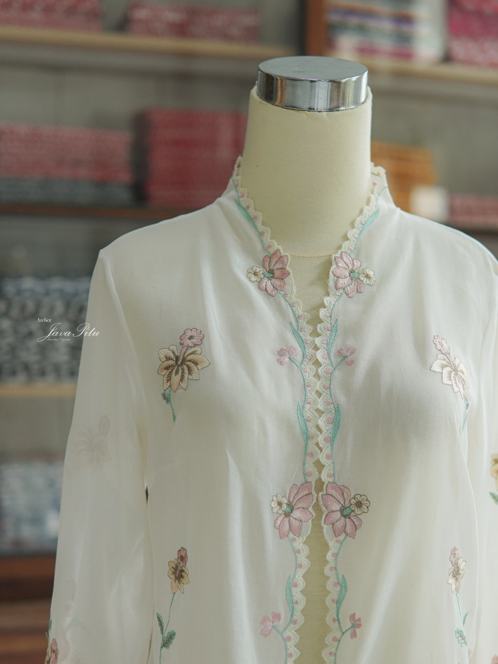 JavaPitu - Kebaya Peranakan Floresca Cheongsam - Handmade Embroidery - 6422