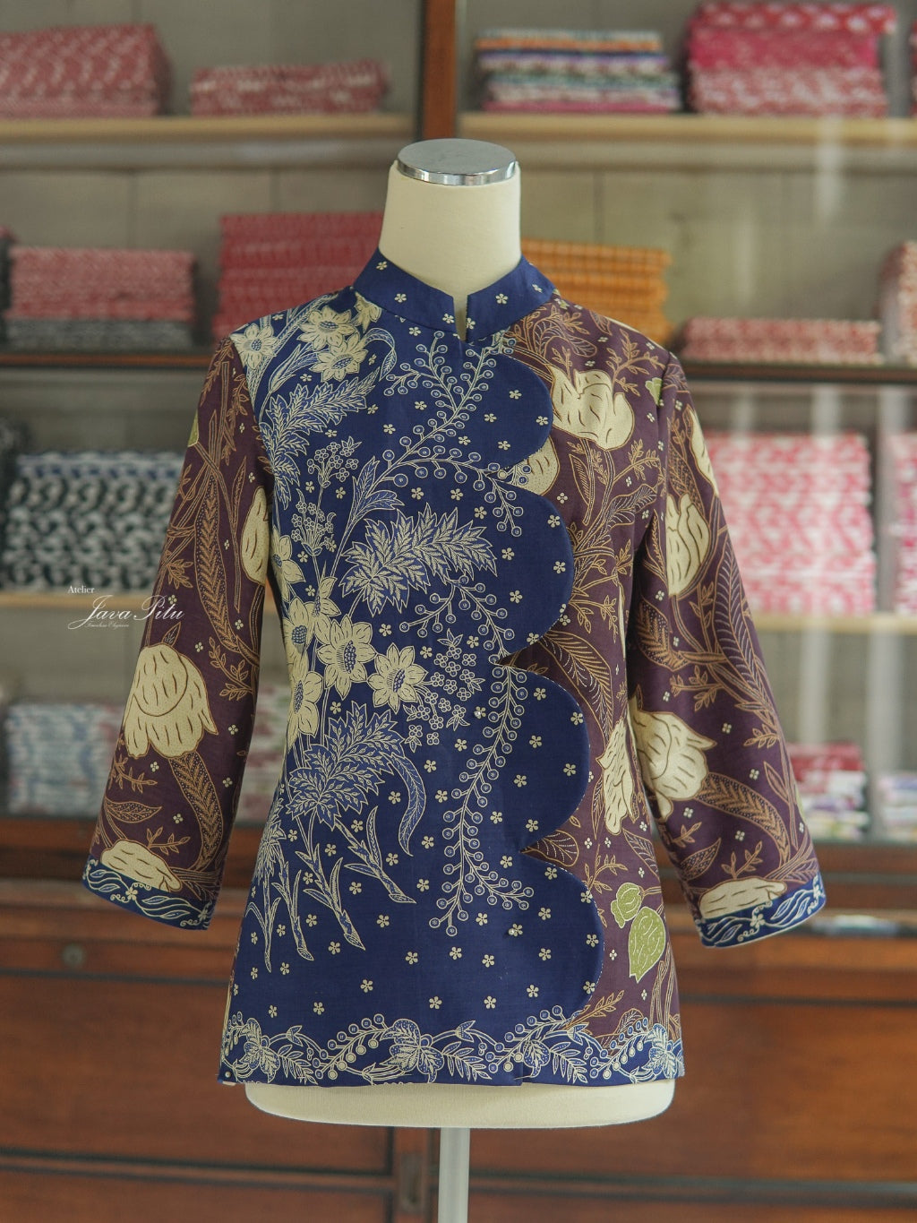 JavaPitu - Blouse Lace Van Java - Viocelis - 6421