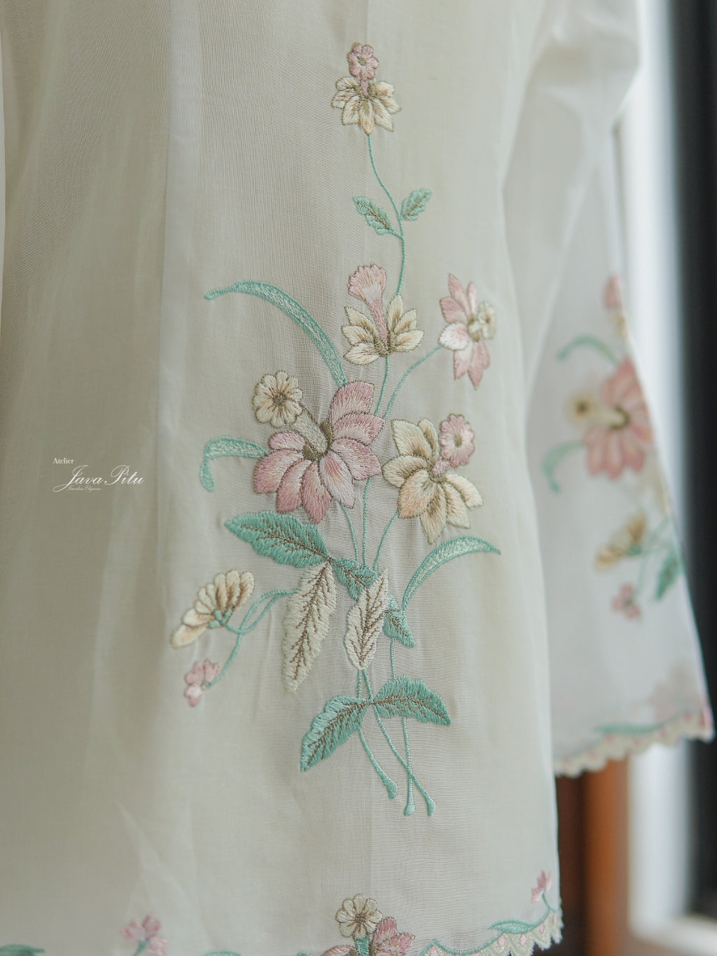 JavaPitu - Kebaya Peranakan Floresca Cheongsam - Handmade Embroidery - 6422