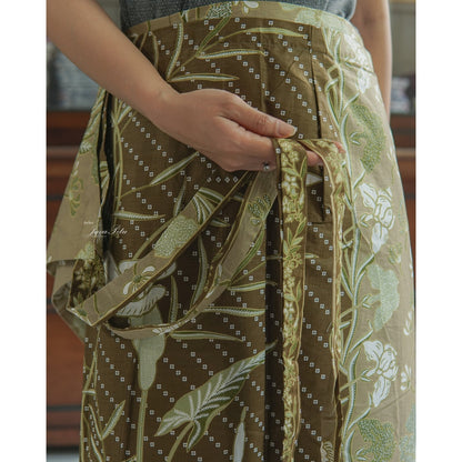 JavaPitu - Kain Batik Halus Arum Lily - Kain Lilit - Rok Lilit - 6404 - Hijau Coklat