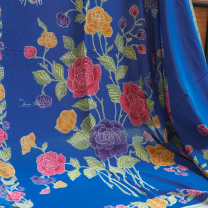 JavaPitu - Sarung Batik Cap Rayon Paris Handmade - Bunga Mawar IndigoHarmony