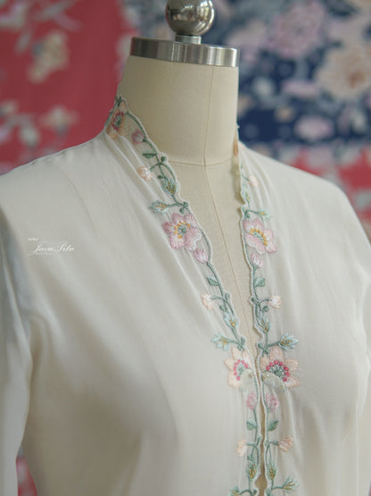 JavaPitu Kebaya Katun Premium Bunga Magnolia Putih - Ukuran Jumbo - 6459
