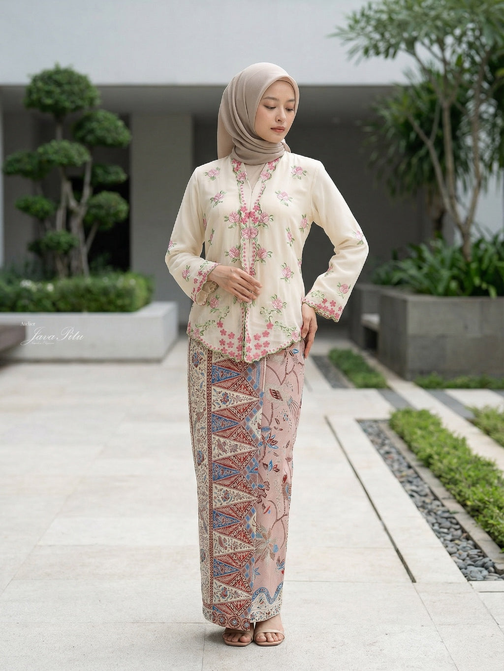 JavaPitu - Kebaya Bunga Tabur Premium - Handmade Embroidery