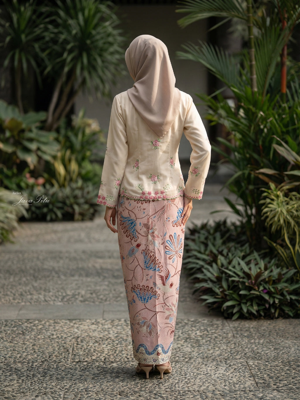 JavaPitu - Kebaya Bunga Tabur Premium - Handmade Embroidery