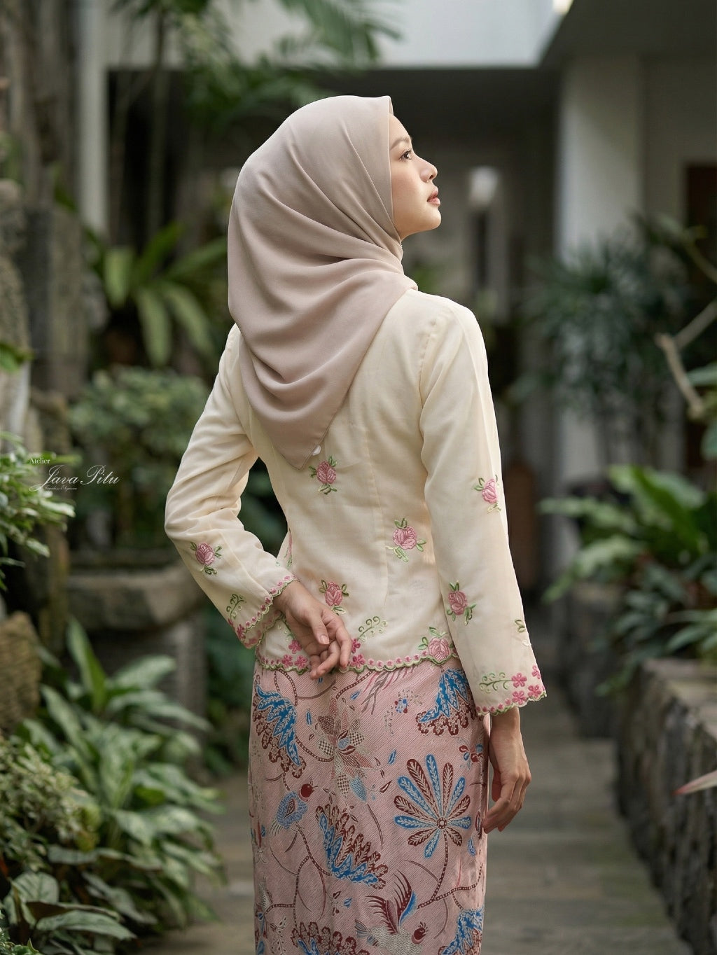 JavaPitu - Kebaya Bunga Tabur Premium - Handmade Embroidery